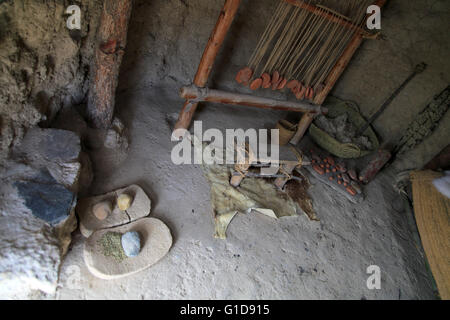 La ricostruzione di edifici, Los Millares preistorico insediamento Calcolitico sito archeologico, Almeria, Spagna Foto Stock