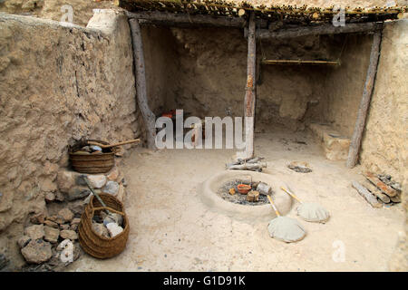 La ricostruzione di edifici, Los Millares preistorico insediamento Calcolitico sito archeologico, Almeria, Spagna Foto Stock