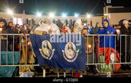 13 maggio processione a lume di candela presso il Santuario di Fatima T Foto Stock