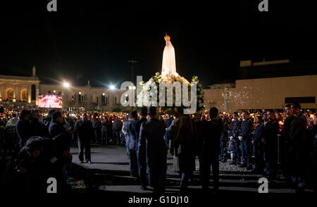 13 maggio processione a lume di candela presso il Santuario di Fatima Foto Stock