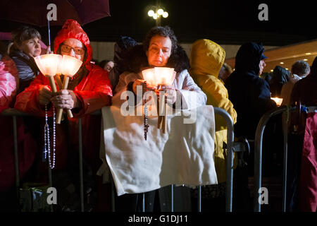 13 maggio processione a lume di candela presso il Santuario di Fatima Foto Stock