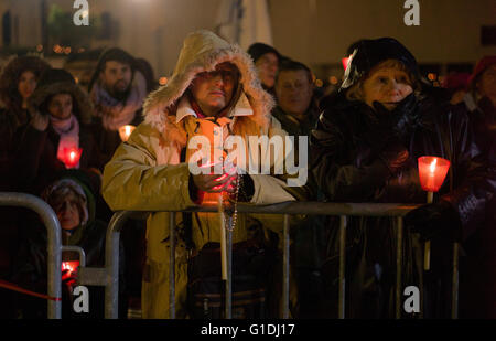 Processione a lume di candela presso il Santuario di Fatima Foto Stock