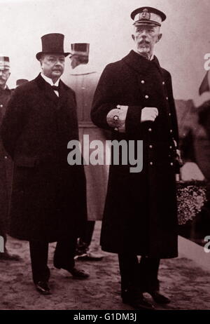 Fotografia di Re Gustavo V di Svezia (1858-1950) con il Primo ministro svedese Arvid Lindman (1862-1936). In data xx secolo Foto Stock