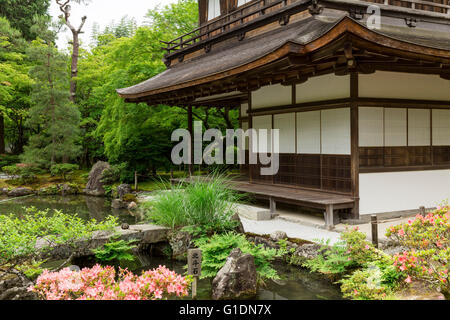 Dettaglio del primo piano di Kannon-den, i due piani la struttura principale di Ginkaku-Ji, Kyoto, Giappone. Foto Stock