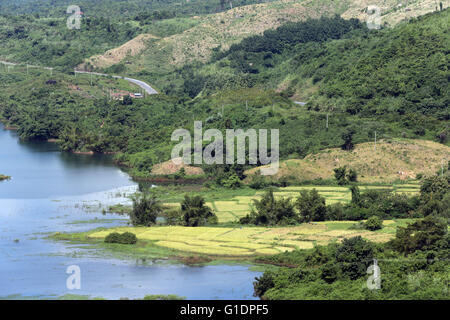 Provincia di Vientiane. Paesaggio. Il lago e le isole. Foto Stock