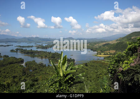 Provincia di Vientiane. Paesaggio. Il lago e le isole. Foto Stock