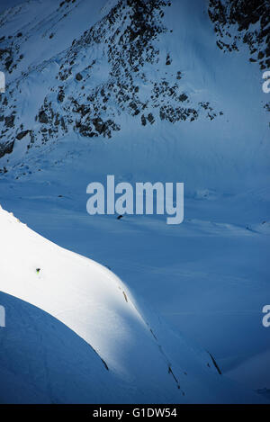 L'Europa, Francia, Haute Savoie, Rodano Alpi, Chamonix sciatore su la Vallee Blanche i fuori pista Foto Stock