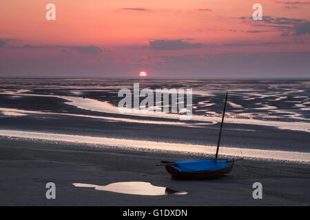 Meols barca al tramonto Foto Stock