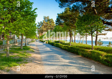 Binz, Ruegen Isola, Germania - 15 Maggio 2013: Ostseebad Binz, vista del lungomare Foto Stock