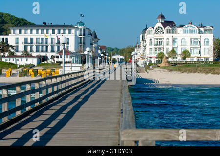 Binz, Ruegen Isola, Germania - 15 Maggio 2013: Ostseebad Binz, vista da Seebruecke Foto Stock