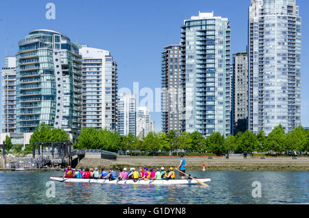 Un ritratto della città e del paesaggio urbano di Vancouver, British Columbia, Canada - False Creek Foto Stock