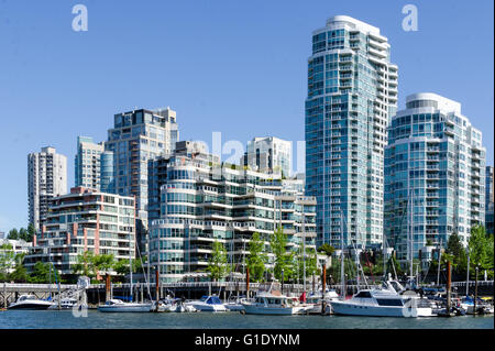 Un ritratto della città e del paesaggio urbano di Vancouver, British Columbia, Canada - False Creek Foto Stock