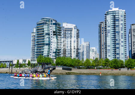 Un ritratto della città e del paesaggio urbano di Vancouver, British Columbia, Canada - False Creek Foto Stock