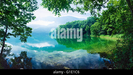 Il lago di Aoki (Aokiko) vicino al villaggio di Aoki, Giappone in estate Foto Stock