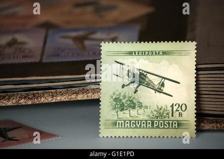 Vecchio ungherese francobolli serie con album Foto Stock