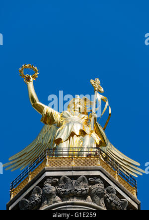 La Colonna della Vittoria o SiegessŠule statua in Tiergarten Berlino Germania Foto Stock