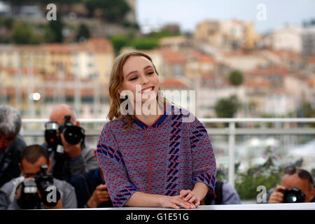 Cannes, Francia. 13 Maggio, 2016. L'attrice Lily-Rose Depp assiste il photocall del ballerino durante la sessantanovesima annuale di Cannes Film Festival presso il Palais des Festivals a Cannes, Francia, il 13 maggio 2016. Credito: dpa picture alliance/Alamy Live News Foto Stock