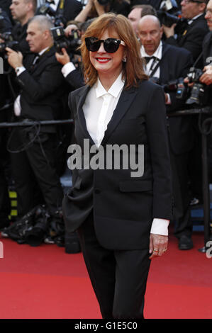 Susan Sarandon frequentando il "Cafe Society' premiere e la Serata di Apertura Gala durante la 69a Cannes Film Festival presso il Palais des Festivals a Cannes il Maggio 11, 2016 | Verwendung weltweit Foto Stock