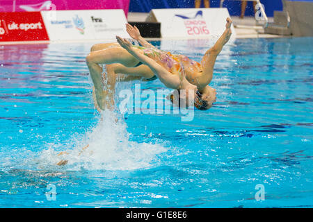 Aquatics Centre, Olympic Park, London, Regno Unito. 13 Maggio 2016.Le donne italiane di eseguire un elegante e accattivante di routine. Il team di Ucraina win gold con 94.000 punti complessivi, argento va in Italia con punti 91.2333 e bronzo per la Spagna con punti 89.6667 nel team di routine libero Nuoto sincronizzato finali. Credito: Imageplotter News e sport/Alamy Live News Foto Stock