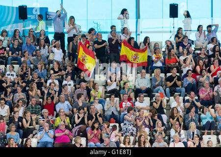 Aquatics Centre, Olympic Park, London, Regno Unito. 13 maggio 2016. Il team spagnolo eseguire una routine di difficile, con molti sostenitori in pubblico. Il team di Ucraina win gold con 94.000 punti complessivi, argento va in Italia con punti 91.2333 e bronzo per la Spagna con punti 89.6667 nel team di routine libero Nuoto sincronizzato finali. Credito: Imageplotter News e sport/Alamy Live News Foto Stock