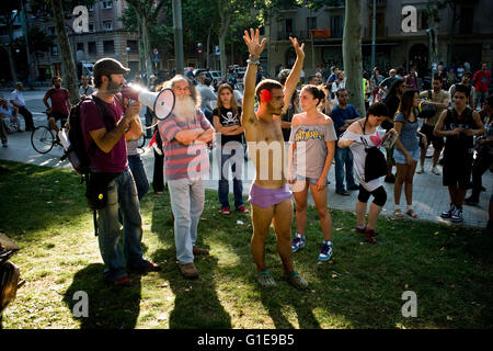 Barcellona, in Catalogna, Spagna. Il 15 giugno, 2011. File immagine - protesta Indignados in Barcellona adirato per sempre più sconfortanti prospettive economiche e il tasso di disoccupazione del 15 giugno, 2011. © Jordi Boixareu/ZUMA filo/Alamy Live News Foto Stock