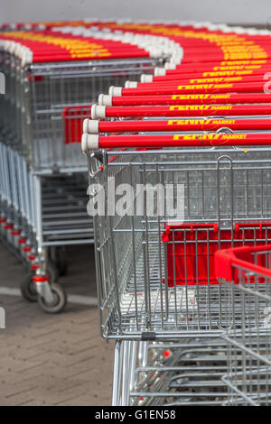 Carrelli di shopping, carrelli, supermercato Penny Market, Repubblica Ceca Foto Stock