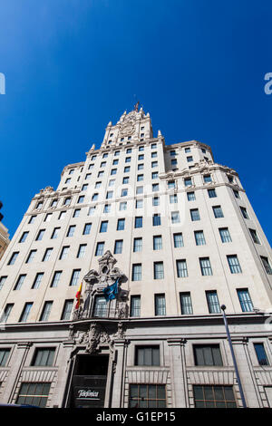 MADRID, Spagna - 16 Marzo 2016: esterno dell'edificio di Telefonica a Madrid. Completata nel marzo 1929, è stato il primo skyscra Foto Stock