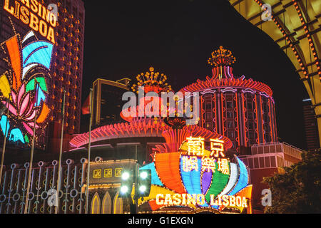 Casinò con luci al neon a Macau Foto Stock