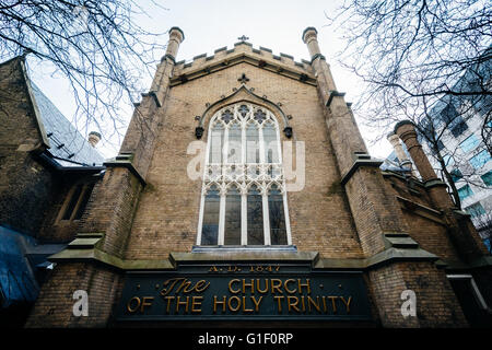 La Chiesa della Santissima Trinità, al Trinity Square nel centro cittadino di Toronto, Ontario. Foto Stock