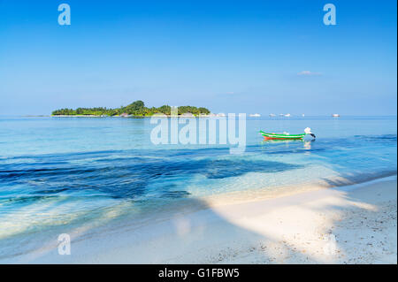 Vista di Kuramathi Island, isola di Rasdhoo, settentrionale atollo di Ari, Maldive Foto Stock