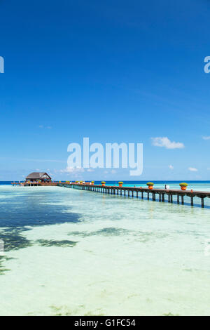 Dal Molo presso Olhuveli Beach and Spa Resort South Male Atoll, Kaafu Atoll, Maldive Foto Stock