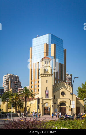 La Iglesia Catedral Castrense chiesa vicino al centro Costanero a Santiago del Cile, America del Sud. Foto Stock