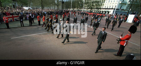 Funerali di HM la Regina madre che morì a 101 anni di età di 30 Marzo 2002. Il funerale ha avuto luogo il 9 aprile 2002. Le nuove scansioni Foto Stock