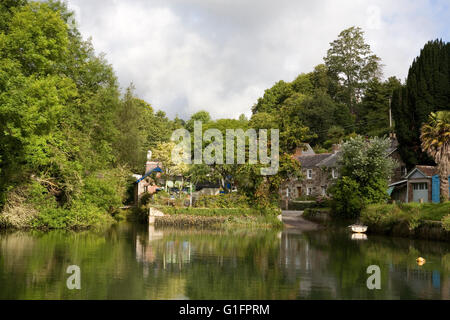 In Porthnavas Creek, off il fiume Helford, Cornwall, Inghilterra: un appartato e bello Foto Stock