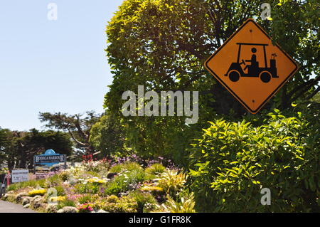 In California, Stati Uniti d'America: un segno che indica la presenza del piattello di supporto sul campo da golf di Bodega Bay Foto Stock