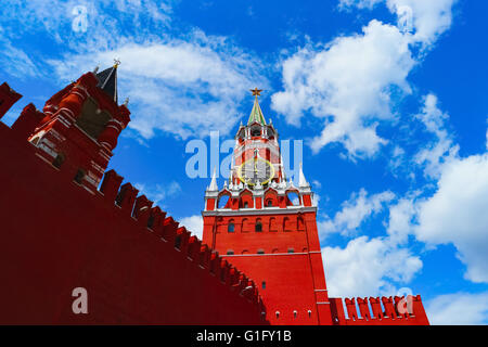 Cremlino di Mosca sul cielo azzurro sfondo, Russia Foto Stock