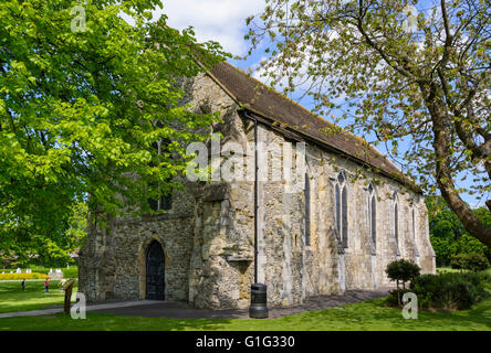 L'edificio ecclesiastico medievale di Guildhall (Greyfriars Church o Chapel) nel Priory Park, Chichester, West Sussex, Inghilterra, Regno Unito. Foto Stock