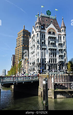 Het Witte Huis (Casa bianca) costruito nel 1898 in stile Art Nouveau a Wijnhaven canal, Rotterdam, Paesi Bassi Foto Stock