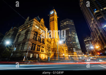 Il vecchio municipio di notte, nel centro cittadino di Toronto, Ontario. Foto Stock