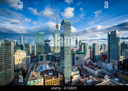 Vista degli edifici moderni nel centro cittadino di Toronto, Ontario. Foto Stock