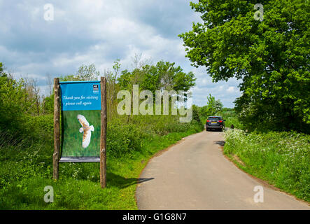 Strada per Fingringhoe Wick, un Essex Wildlife Trust riserva naturale, Essex, Inghilterra, Regno Unito Foto Stock