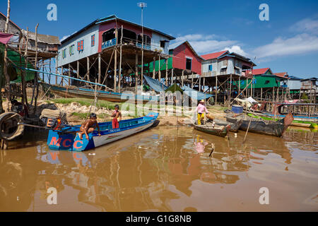 Villaggio galleggiante di Kompong Phluk, Siem Reap, Cambogia Foto Stock