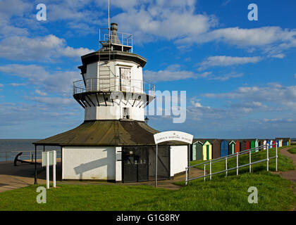 Il basso faro, sul lungomare a Harwich, Essex, Inghilterra, Regno Unito Foto Stock
