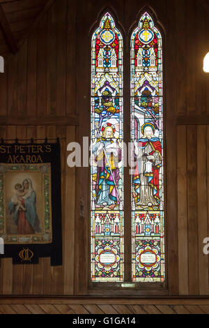 Le finestre di vetro macchiate presso il St Peters della Chiesa Anglicana, Akaroa, Nuova Zelanda Foto Stock