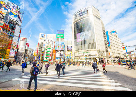 Tokyo, Giappone - 16 Febbraio : Shibuya area dello shopping febbraio 16,2015 a Tokyo in Giappone. Il quartiere è una mappa o una zona commerciale per Foto Stock