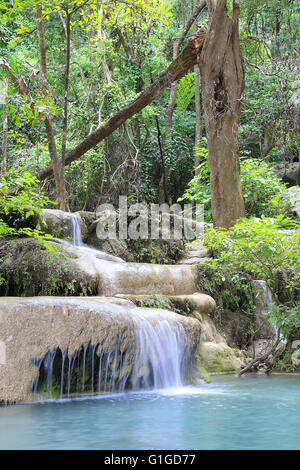 Earawan scende, il Parco Nazionale di Erawan, Kanchanaburri, Thailandia Foto Stock