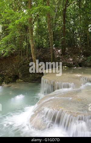 Earawan scende, il Parco Nazionale di Erawan, Kanchanaburri, Thailandia Foto Stock