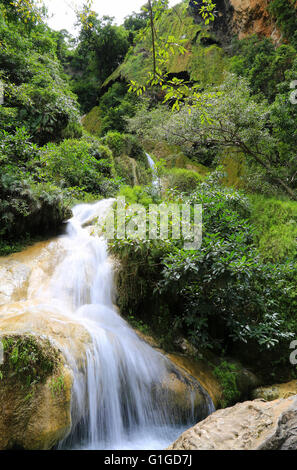 Earawan scende, il Parco Nazionale di Erawan, Kanchanaburri, Thailandia Foto Stock