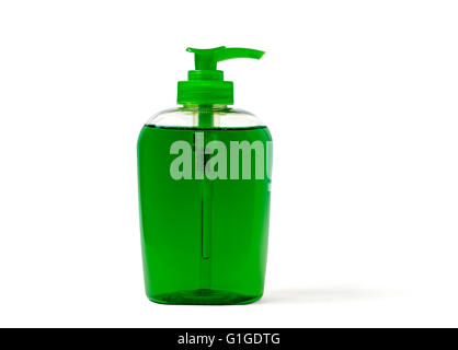 Green Dosatore per sapone liquido la bottiglia di plastica isolati su bianco. Foto Stock
