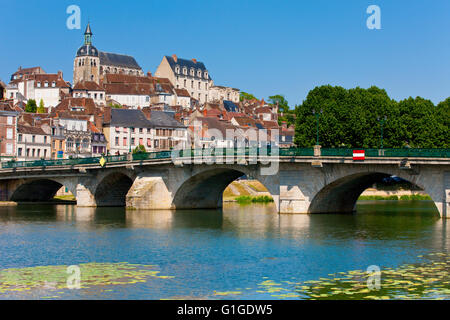 Città di Joigny, in Borgogna, Francia Foto Stock